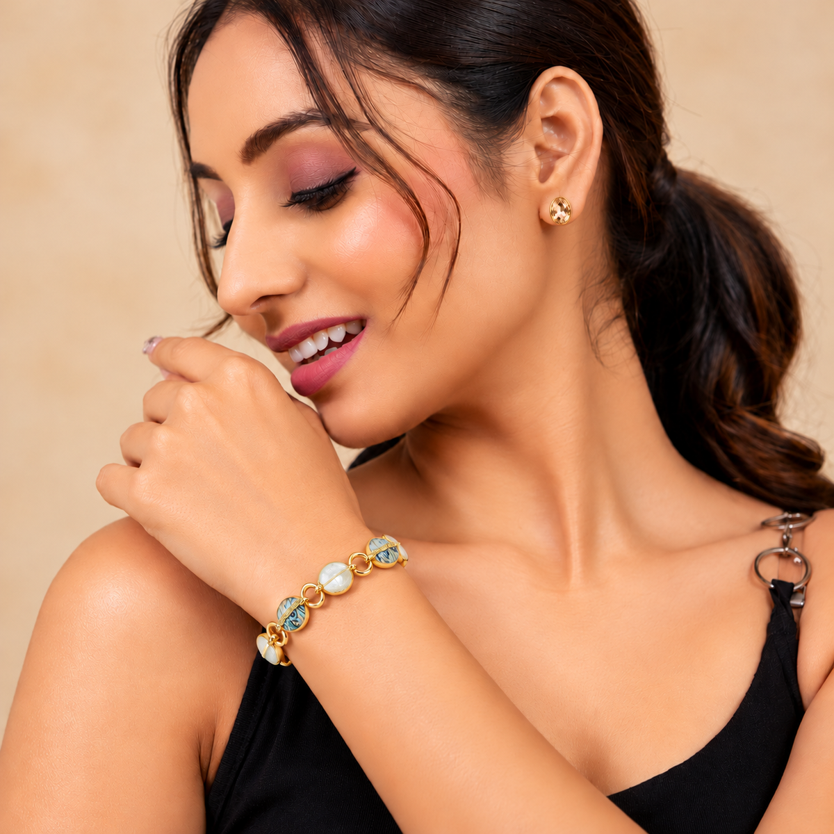 Women’s Gold-Toned Abalone Shell Statement Link Bracelet
